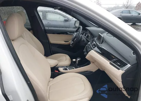 2017 BMW X1 xDrive28I z USA, uszkodzony, nr VIN WBXHT3Z38H4A53600